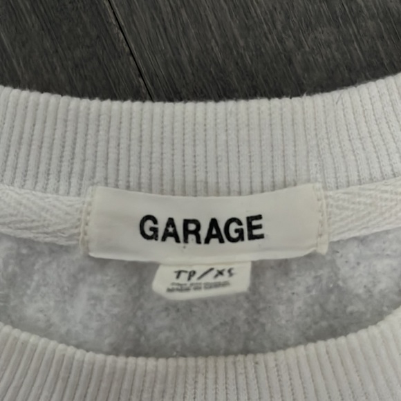 This is an old garage clothe that I found in my closet. It’s really cute&basic! - Picture 2 of 3